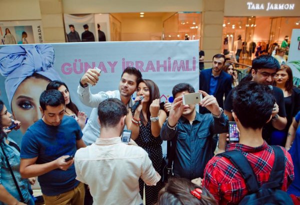 Гюнай Ибрагимли встретилась с поклонниками из Ирана, Ирака и Турции (ФОТО)