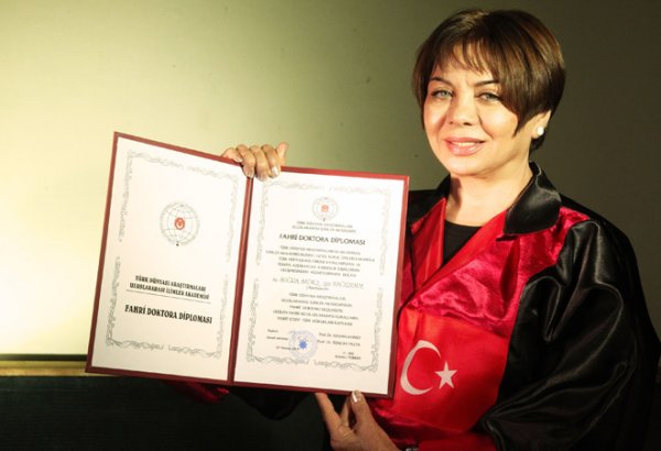 Сугра Багирзаде удостоена почетного звания Международной академии наук