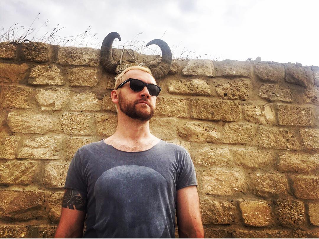 Звезды российского кино прогулялись по Баку (ФОТО)