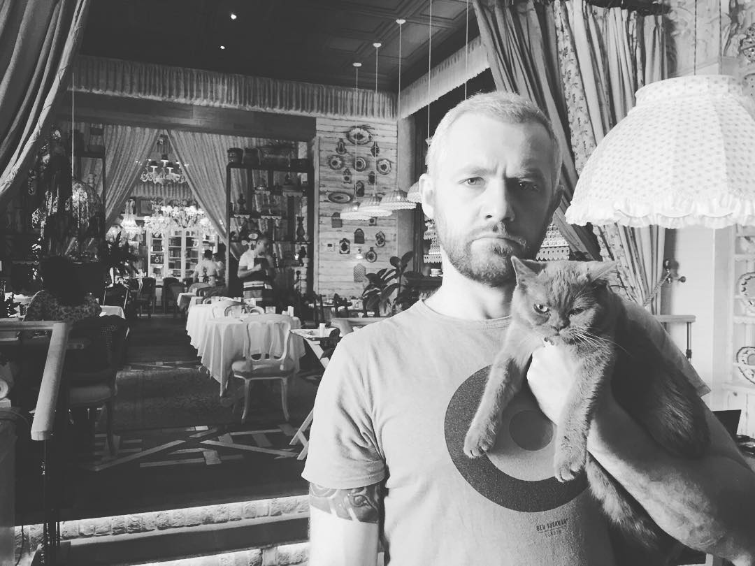 Звезды российского кино прогулялись по Баку (ФОТО)