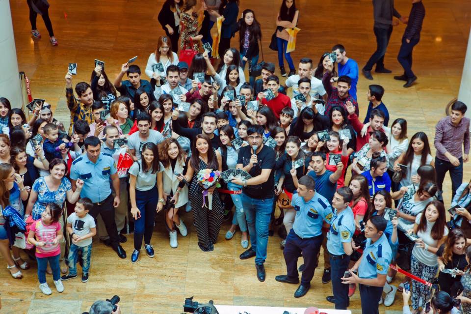 Гюнай Ибрагимли встретилась с поклонниками из Ирана, Ирака и Турции (ФОТО)