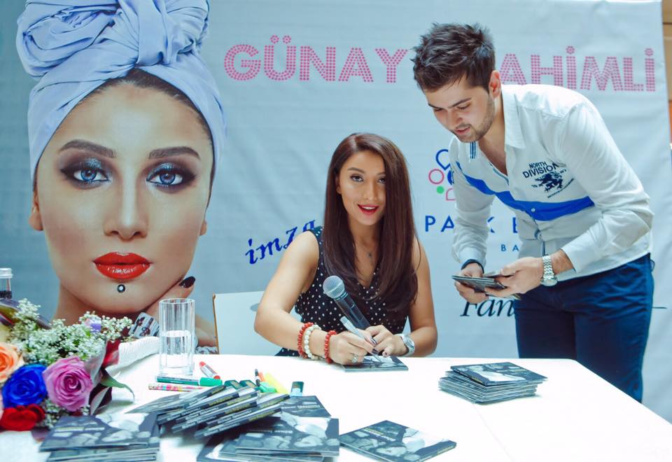 Гюнай Ибрагимли встретилась с поклонниками из Ирана, Ирака и Турции (ФОТО)