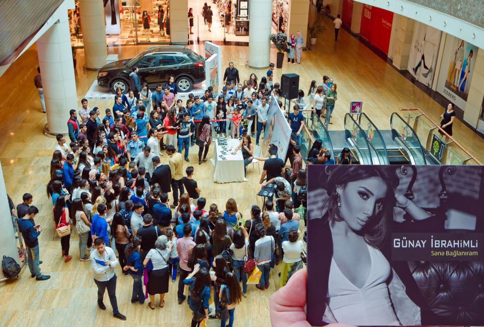 Гюнай Ибрагимли встретилась с поклонниками из Ирана, Ирака и Турции (ФОТО)