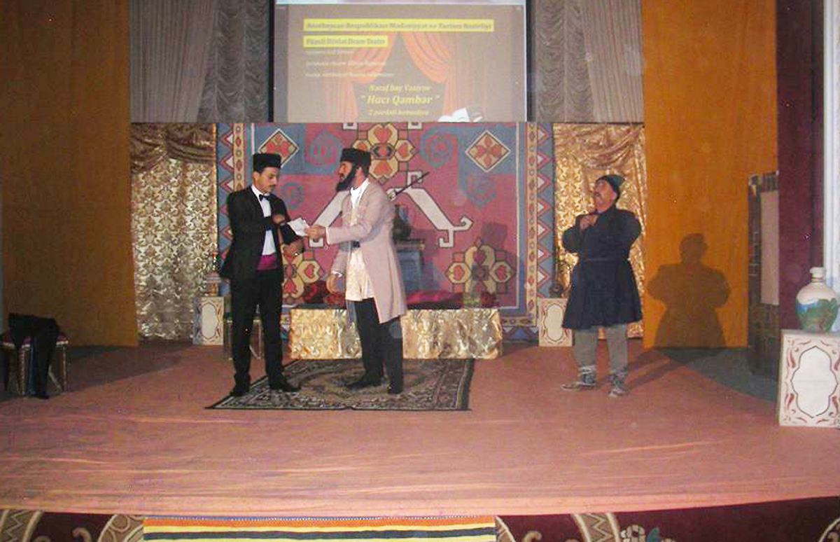 Азербайджанский купец-самодур вызвал овации полицейских (ФОТО)