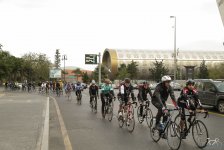 "Познай себя и мир на двух колёсах" - под лучами осеннего солнца Баку (ФОТО)