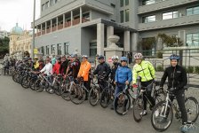 "Познай себя и мир на двух колёсах" - под лучами осеннего солнца Баку (ФОТО)