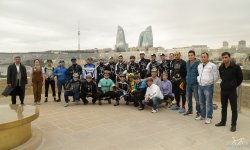 "Познай себя и мир на двух колёсах" - под лучами осеннего солнца Баку (ФОТО)