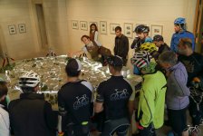 "Познай себя и мир на двух колёсах" - под лучами осеннего солнца Баку (ФОТО)