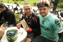 "Познай себя и мир на двух колёсах" - под лучами осеннего солнца Баку (ФОТО)