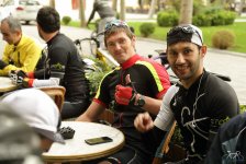 "Познай себя и мир на двух колёсах" - под лучами осеннего солнца Баку (ФОТО)