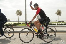 "Познай себя и мир на двух колёсах" - под лучами осеннего солнца Баку (ФОТО)