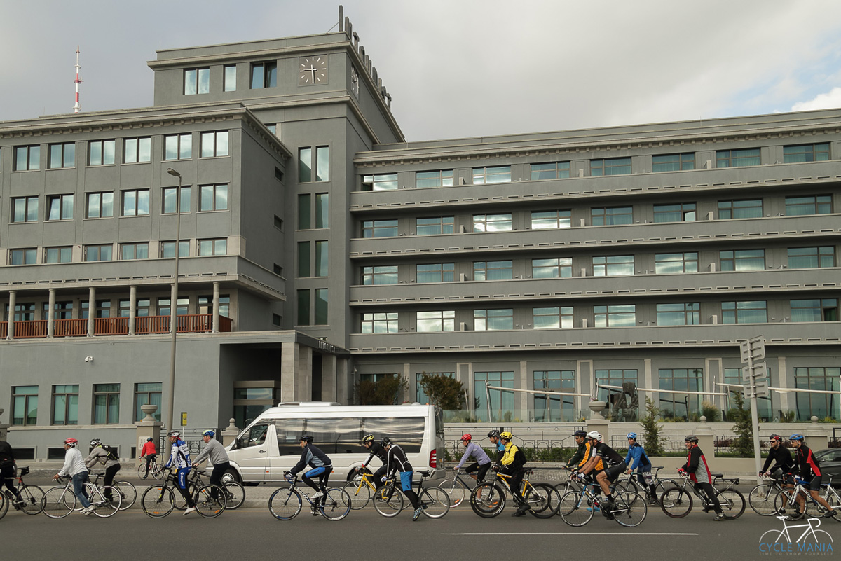 "Познай себя и мир на двух колёсах" - под лучами осеннего солнца Баку (ФОТО)