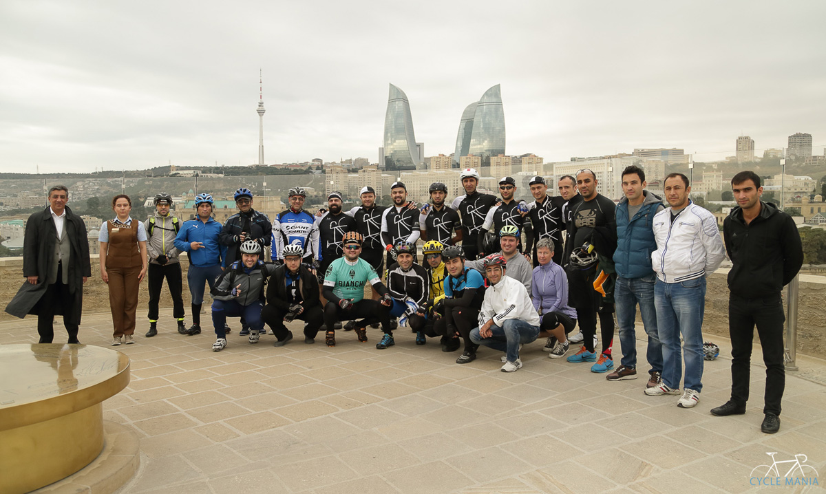 "Познай себя и мир на двух колёсах" - под лучами осеннего солнца Баку (ФОТО)