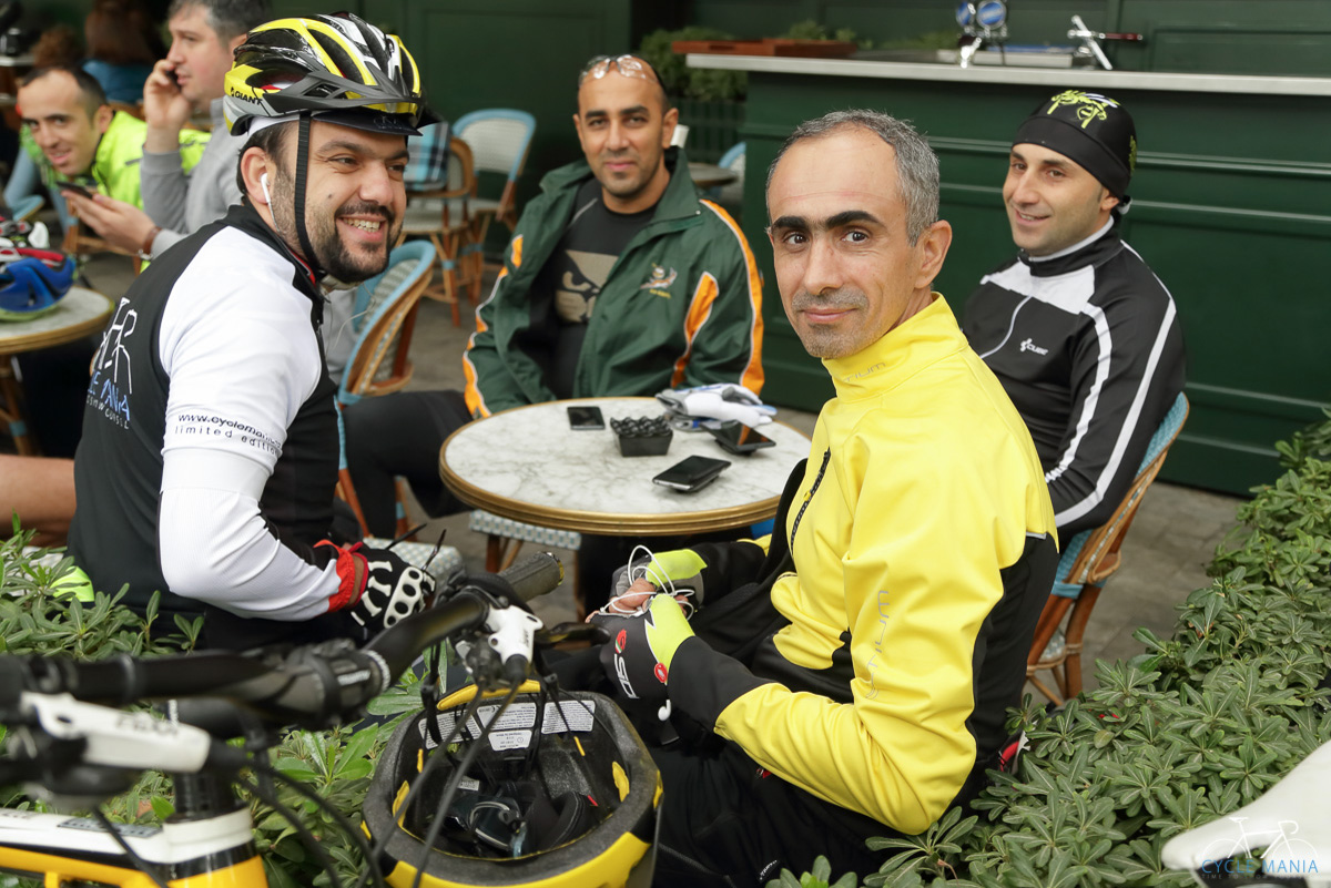 "Познай себя и мир на двух колёсах" - под лучами осеннего солнца Баку (ФОТО)