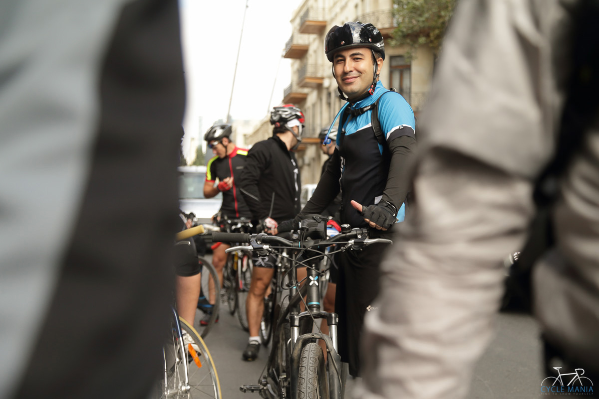 "Познай себя и мир на двух колёсах" - под лучами осеннего солнца Баку (ФОТО)