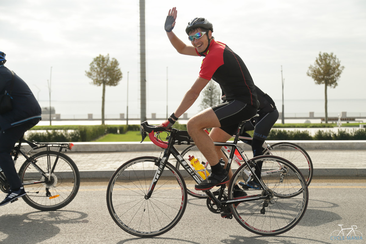 "Познай себя и мир на двух колёсах" - под лучами осеннего солнца Баку (ФОТО)