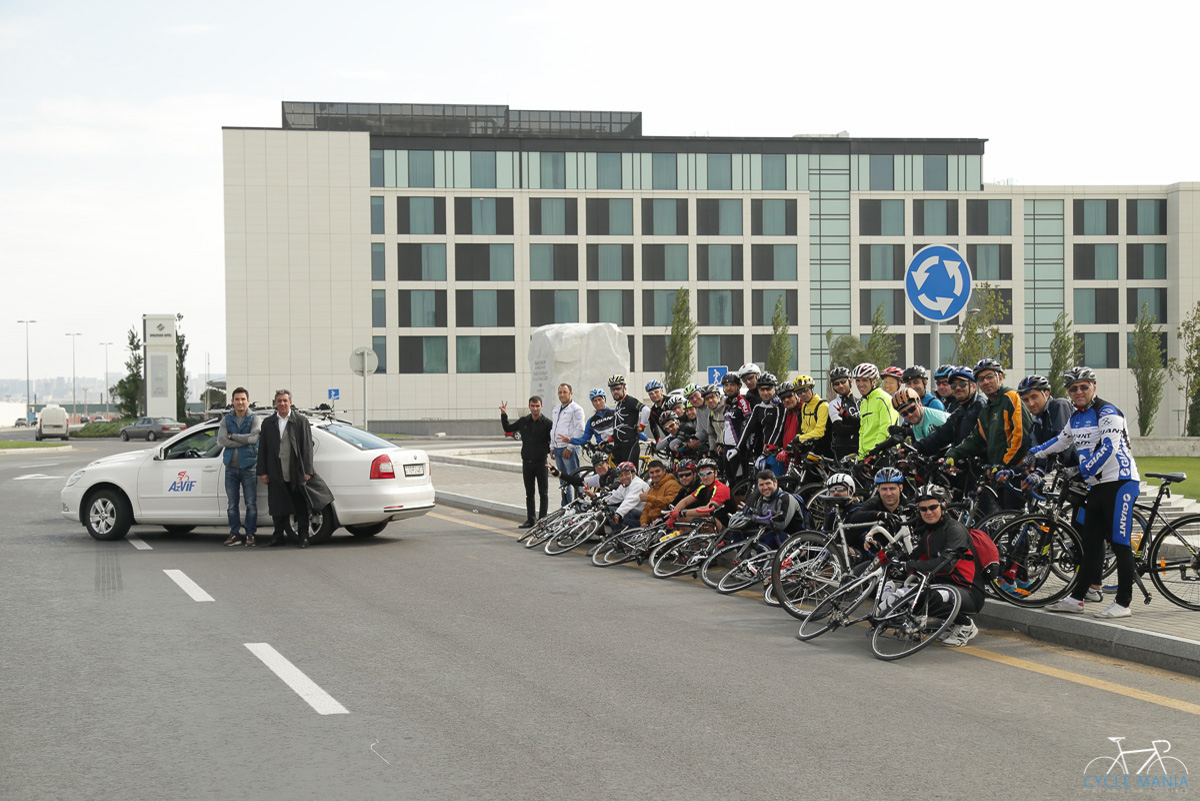 "Познай себя и мир на двух колёсах" - под лучами осеннего солнца Баку (ФОТО)