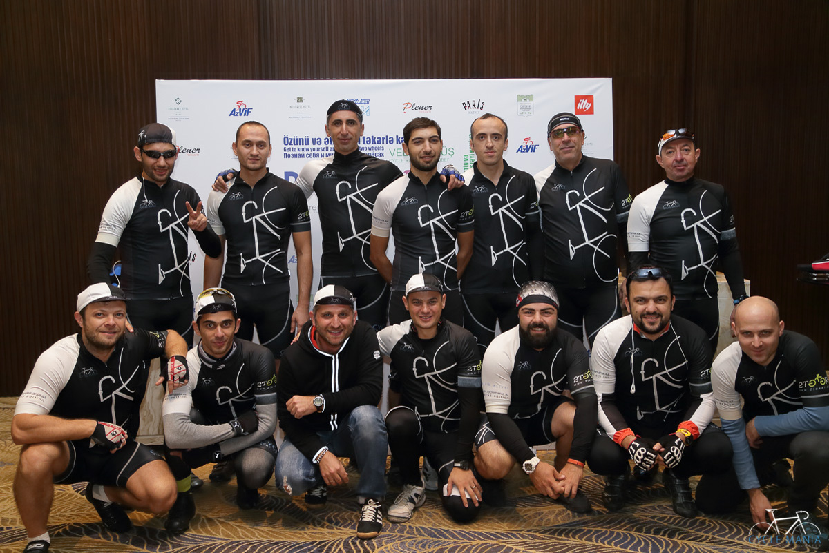 "Познай себя и мир на двух колёсах" - под лучами осеннего солнца Баку (ФОТО)