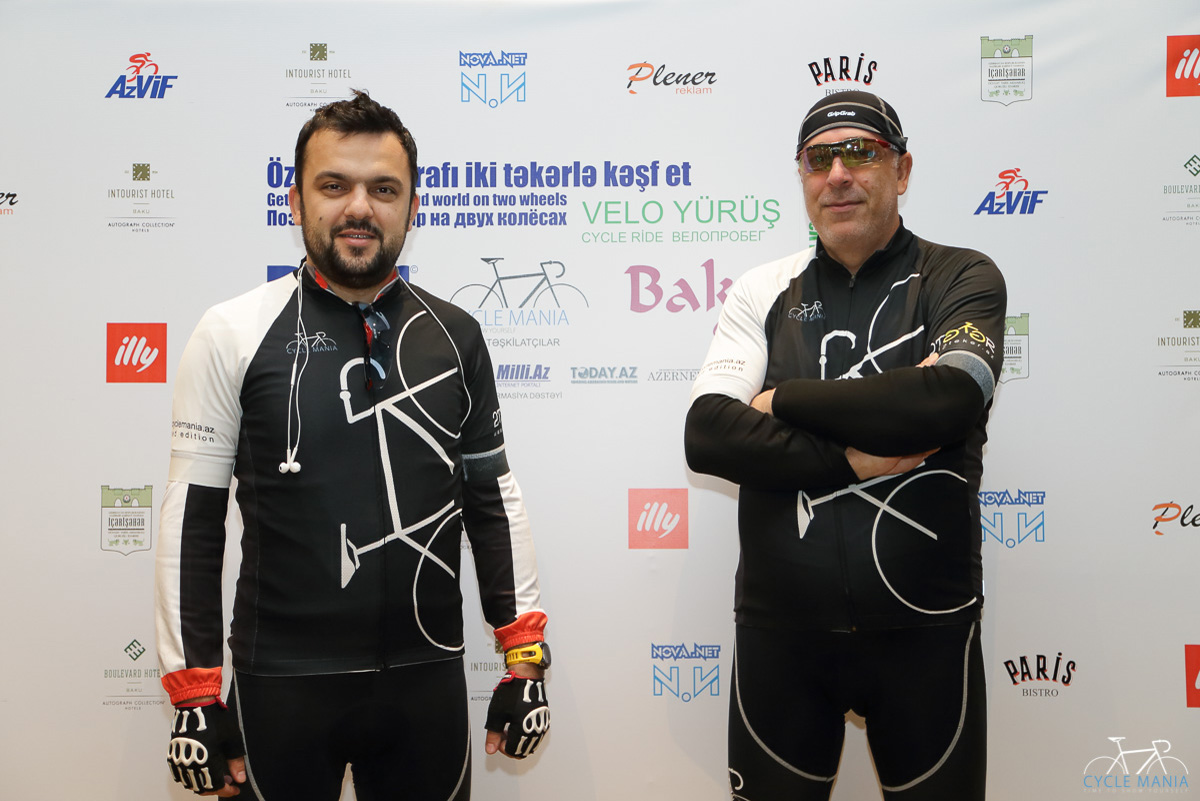 "Познай себя и мир на двух колёсах" - под лучами осеннего солнца Баку (ФОТО)