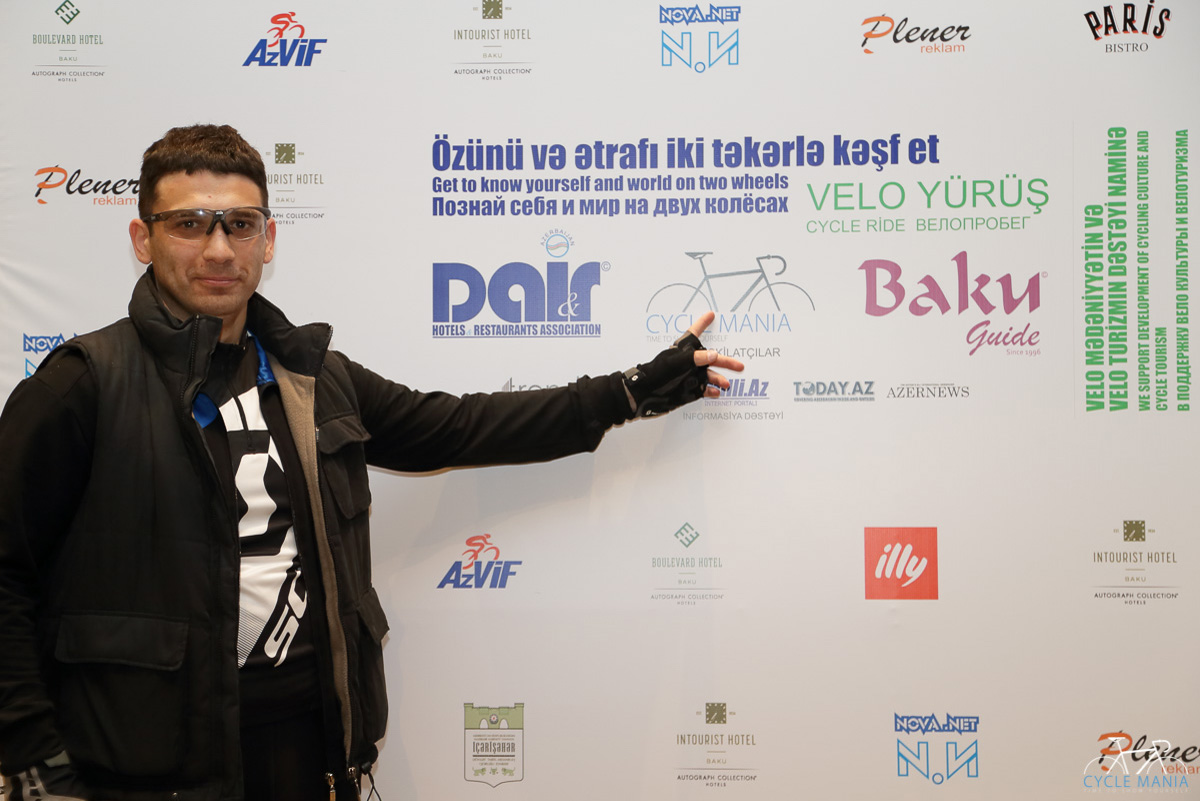 "Познай себя и мир на двух колёсах" - под лучами осеннего солнца Баку (ФОТО)