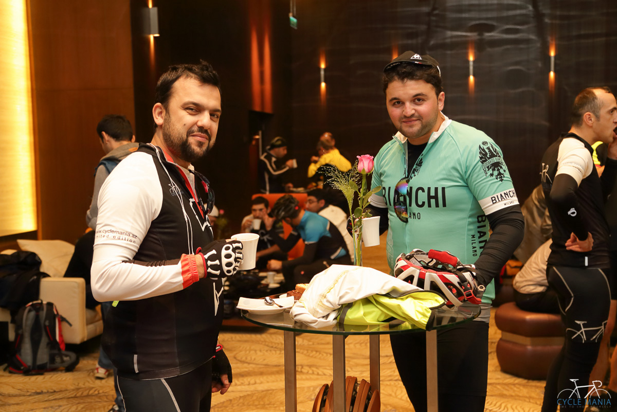 "Познай себя и мир на двух колёсах" - под лучами осеннего солнца Баку (ФОТО)