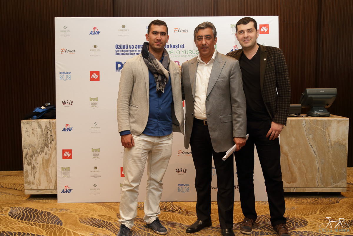 "Познай себя и мир на двух колёсах" - под лучами осеннего солнца Баку (ФОТО)