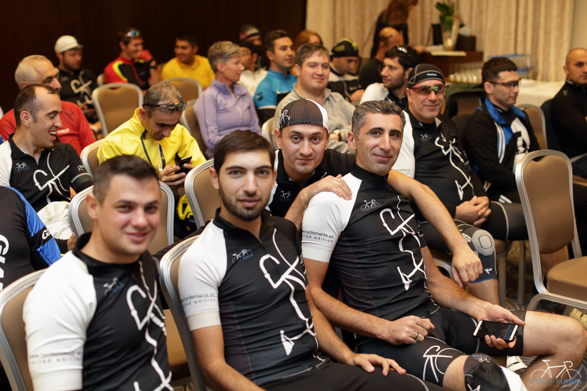 "Познай себя и мир на двух колёсах" - под лучами осеннего солнца Баку (ФОТО)