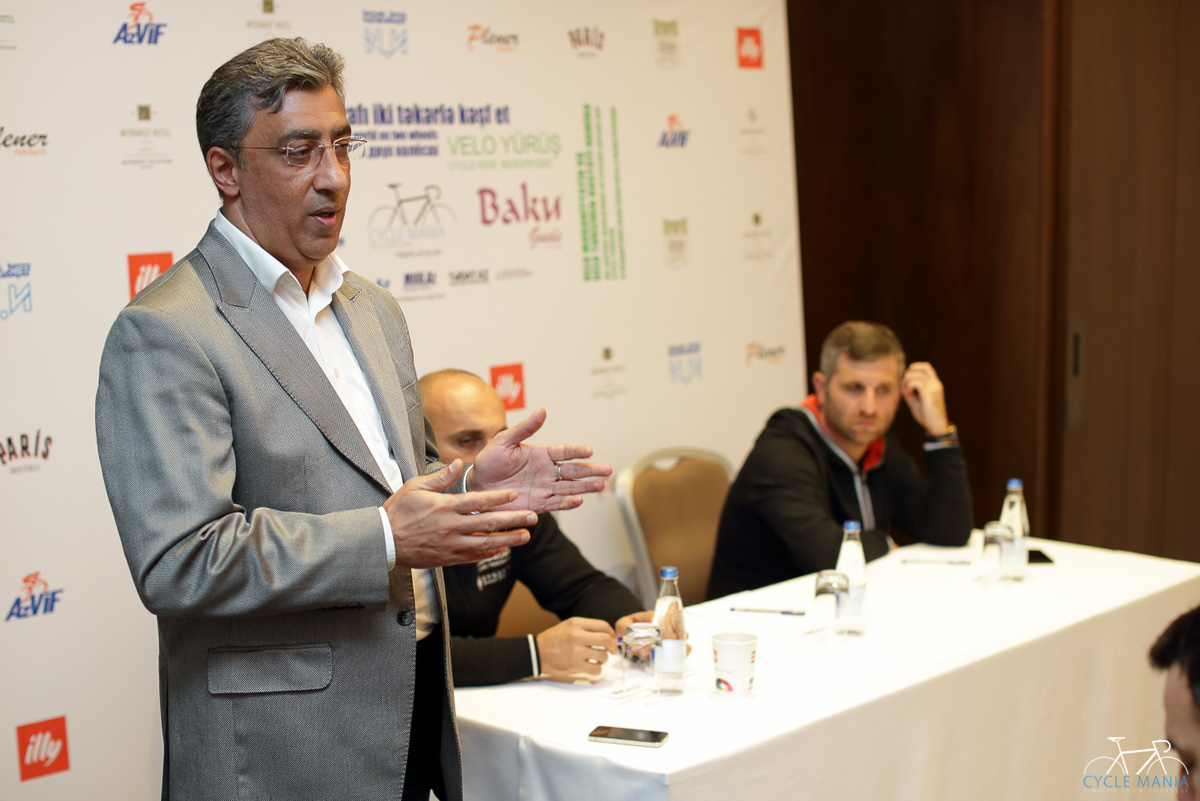 "Познай себя и мир на двух колёсах" - под лучами осеннего солнца Баку (ФОТО)