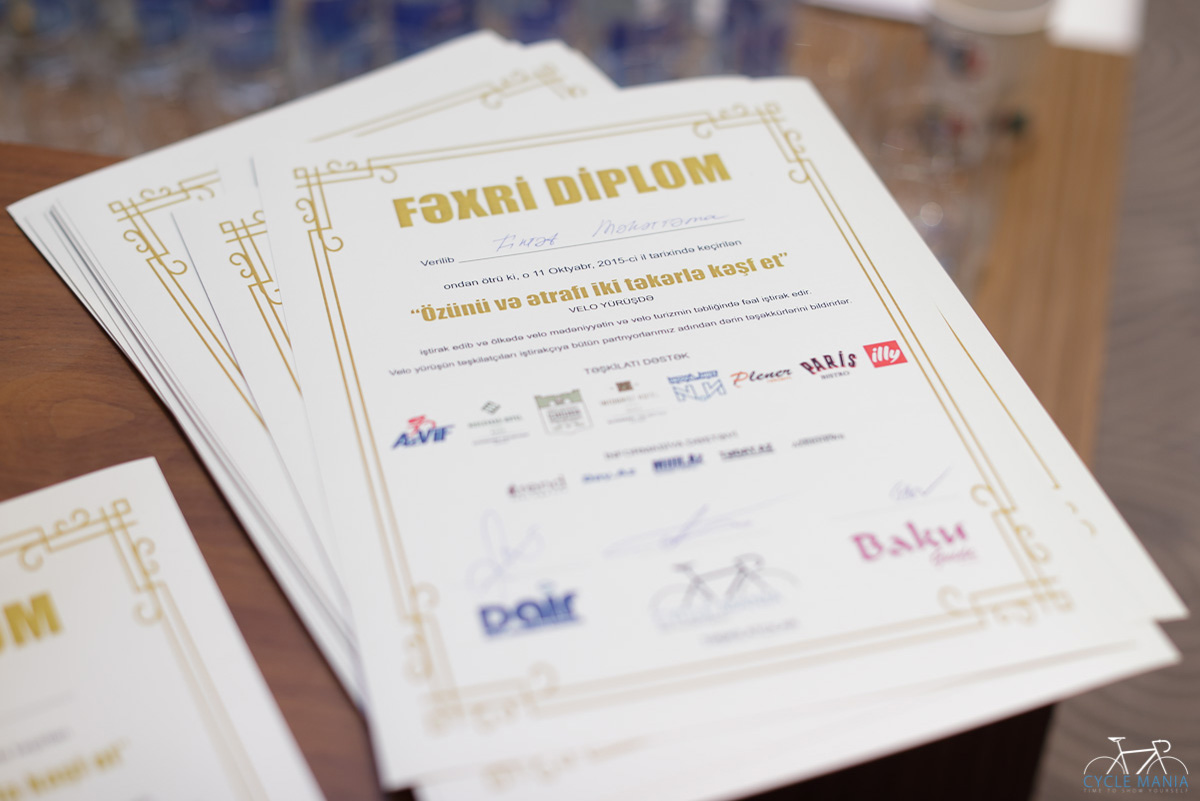 "Познай себя и мир на двух колёсах" - под лучами осеннего солнца Баку (ФОТО)