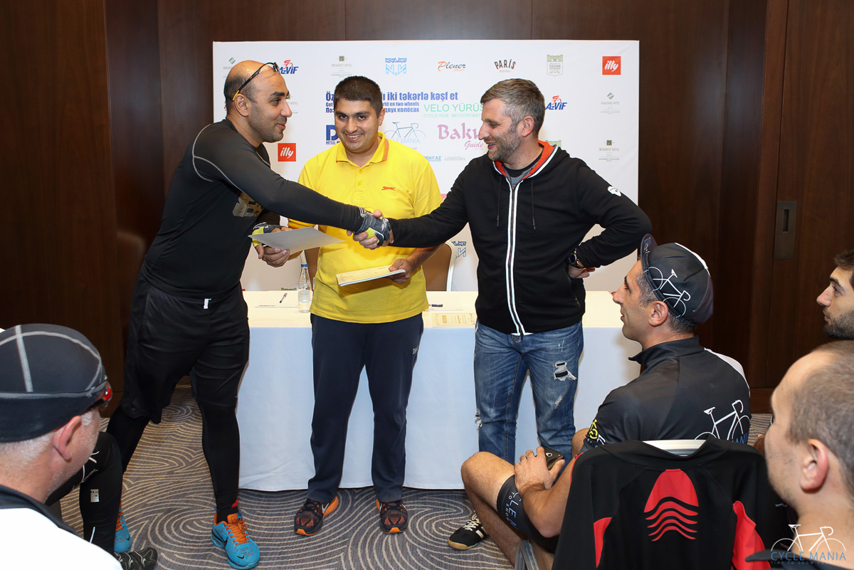 "Познай себя и мир на двух колёсах" - под лучами осеннего солнца Баку (ФОТО)