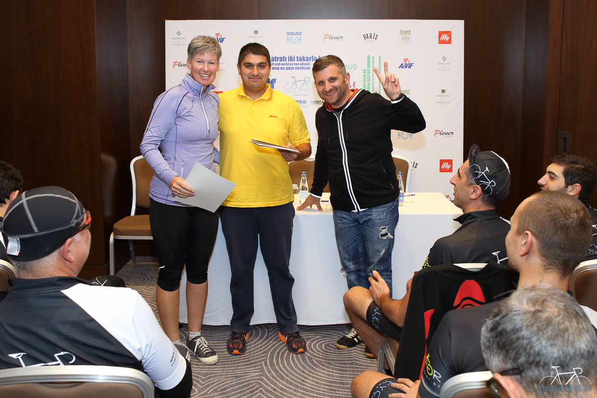 "Познай себя и мир на двух колёсах" - под лучами осеннего солнца Баку (ФОТО)