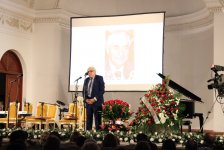 Юбилей Фикрета Годжа – нескончаемые овации и огромные букеты цветов (ФОТО)