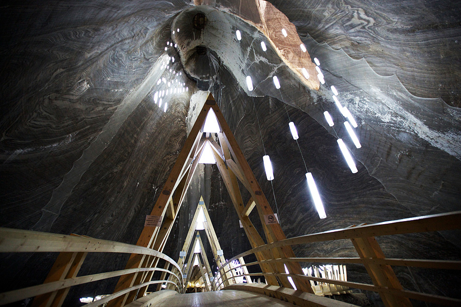 Азербайджанец оказался в гигантской соляной шахте Румынии (ФОТО)
