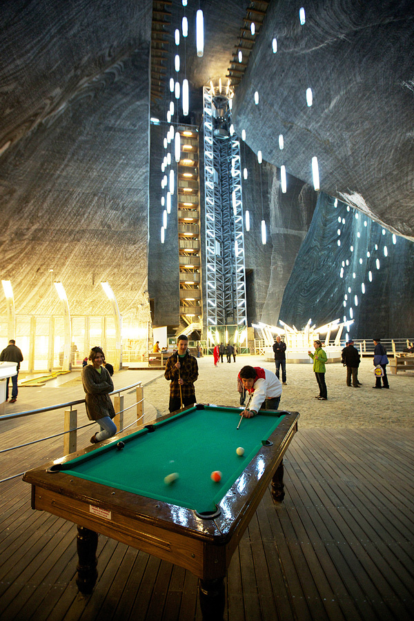 Азербайджанец оказался в гигантской соляной шахте Румынии (ФОТО)