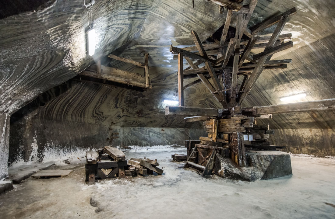 Азербайджанец оказался в гигантской соляной шахте Румынии (ФОТО)