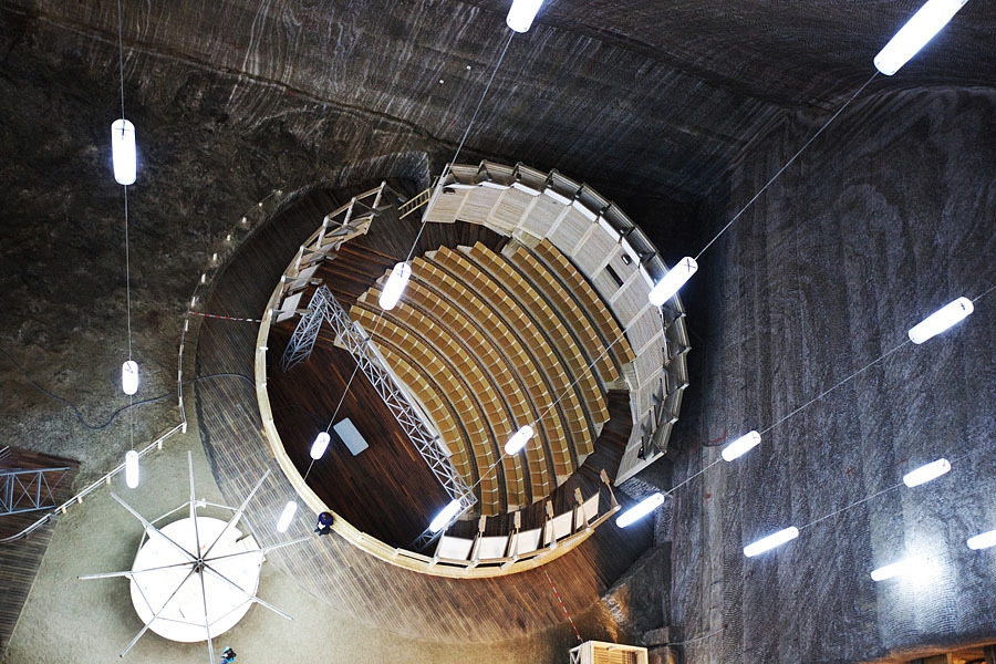 Азербайджанец оказался в гигантской соляной шахте Румынии (ФОТО)