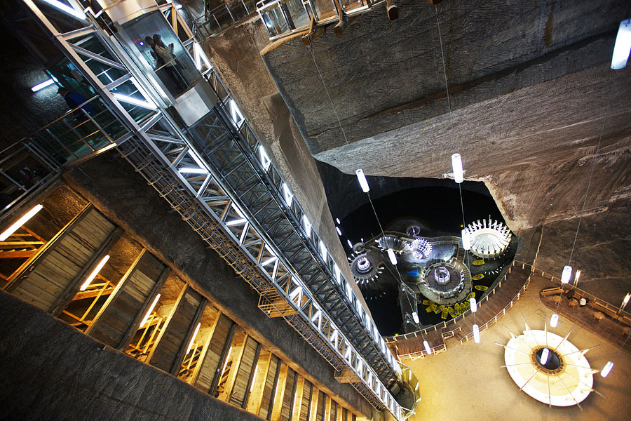 Азербайджанец оказался в гигантской соляной шахте Румынии (ФОТО)