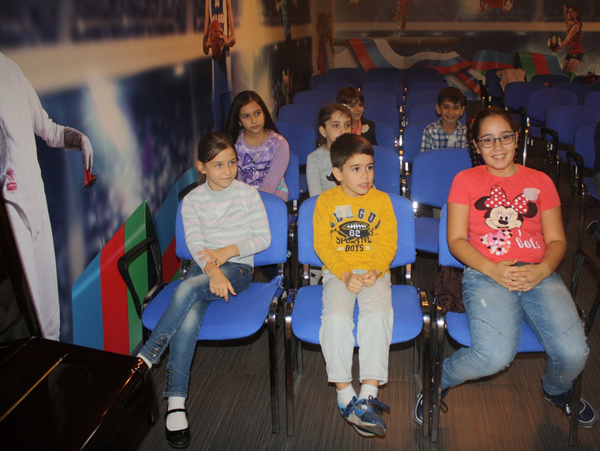 Театр теней: мастер-класс московских артистов в Баку (ФОТО)