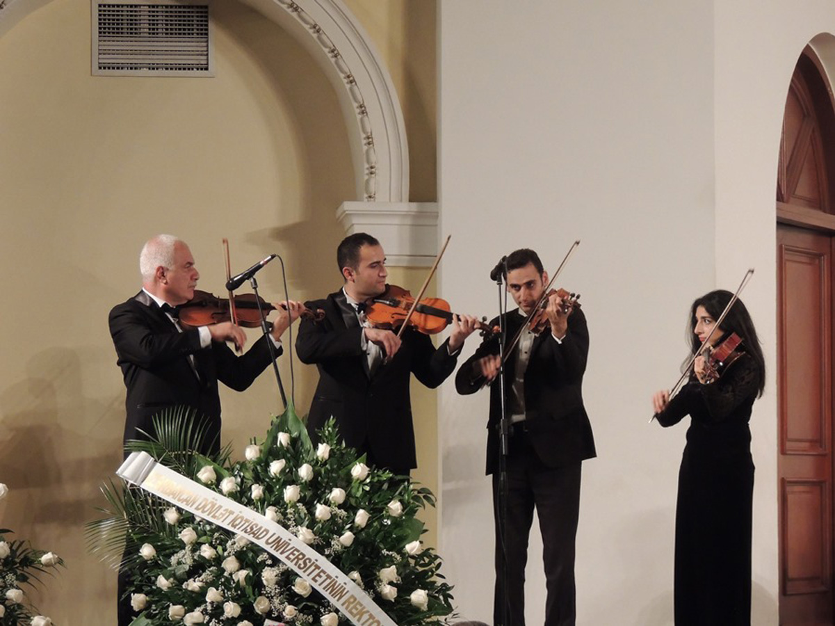 Юбилей Фикрета Годжа – нескончаемые овации и огромные букеты цветов (ФОТО)