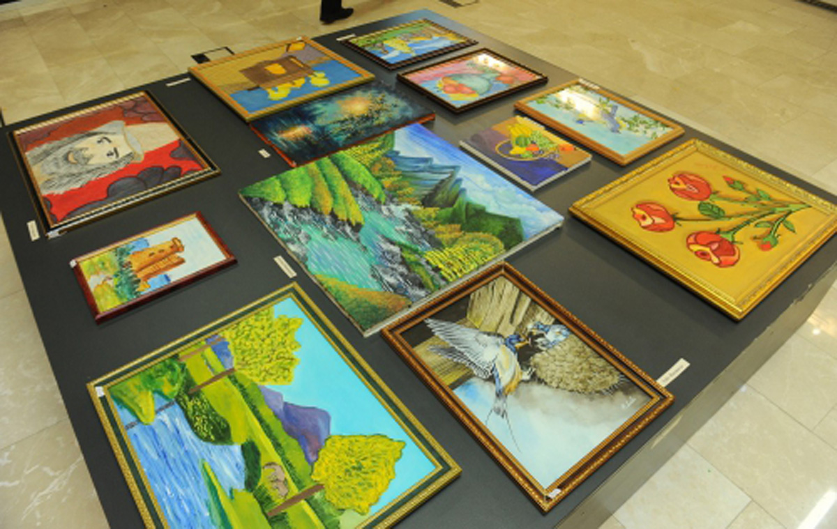 Талантливые инвалиды организовали в Баку выставку "Мой мир" (ФОТО)