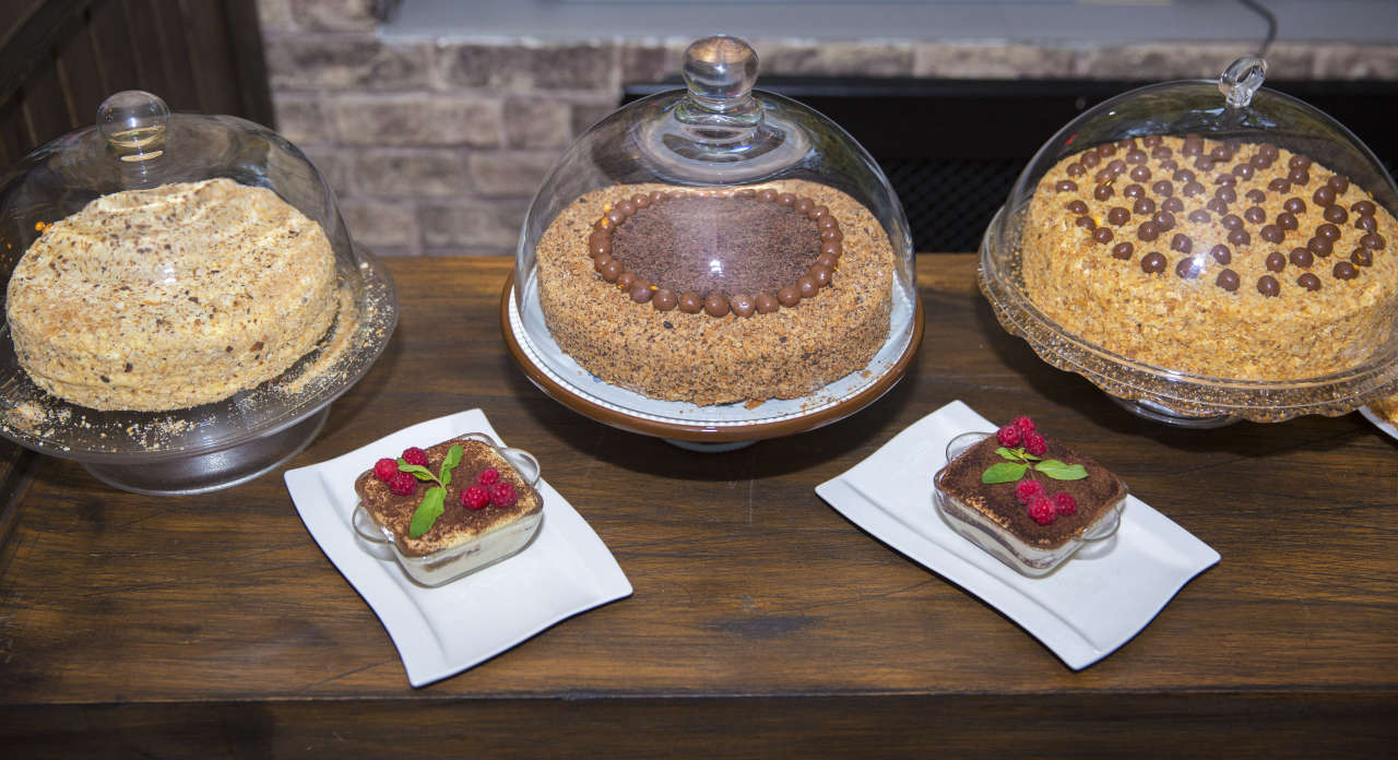 Нура Сури провела сладкий вечер авторской кухни (ФОТО)