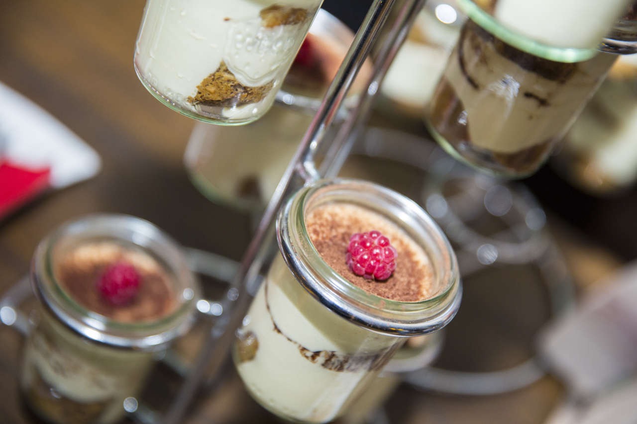 Нура Сури провела сладкий вечер авторской кухни (ФОТО)