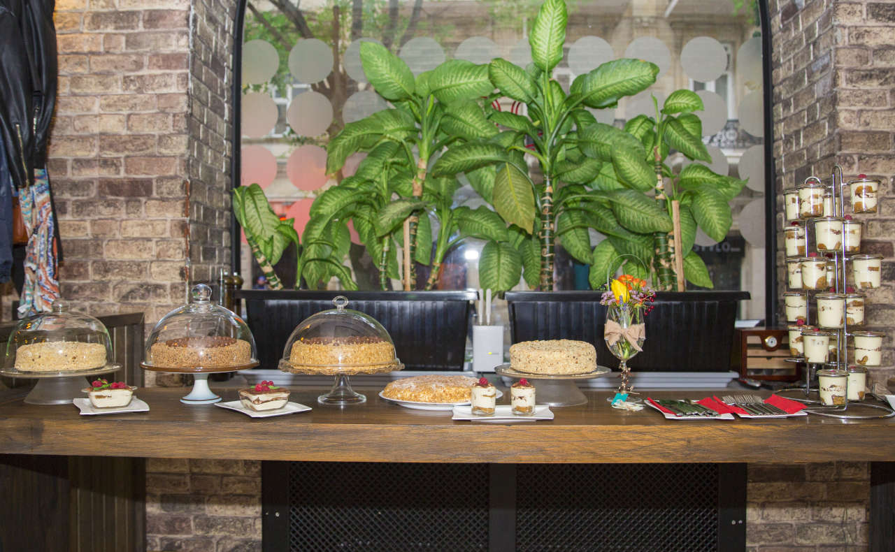 Нура Сури провела сладкий вечер авторской кухни (ФОТО)