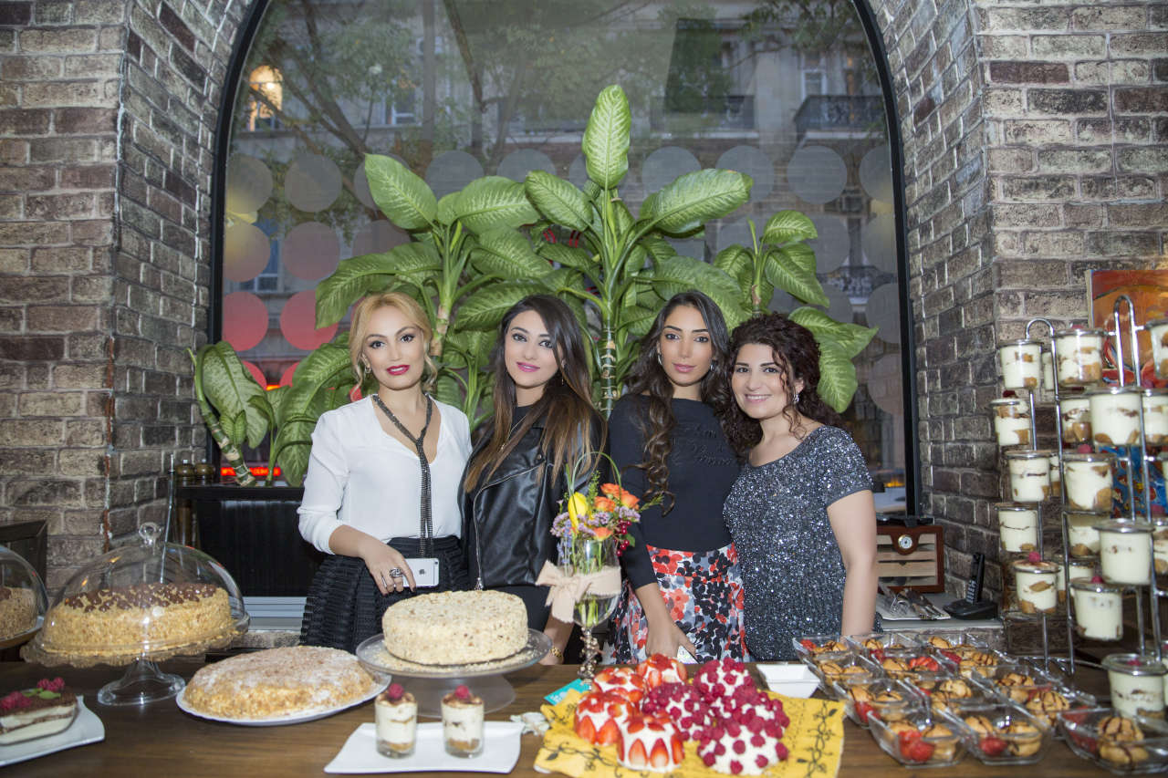 Нура Сури провела сладкий вечер авторской кухни (ФОТО)