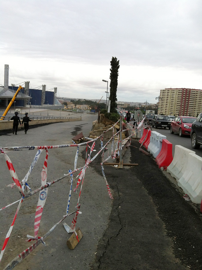 Бакинский автовокзальный комплекс о проседании примыкающей к нему дороги  (ФОТО)