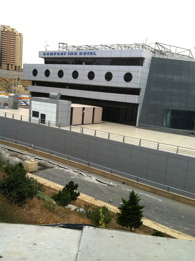 Бакинский автовокзальный комплекс о проседании примыкающей к нему дороги  (ФОТО)