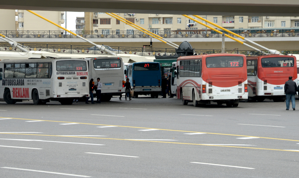 Противозаконные действия водителей  автобусов в Баку (ФОТО)