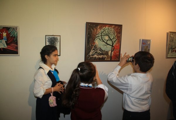 Выставка без названия: герои стихов перешли на полотна (ФОТО)