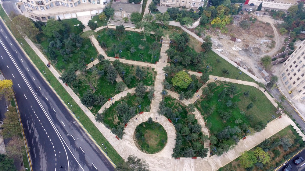 Президент Ильхам Алиев принял участие в открытии ряда новых дорог и парков в Баку