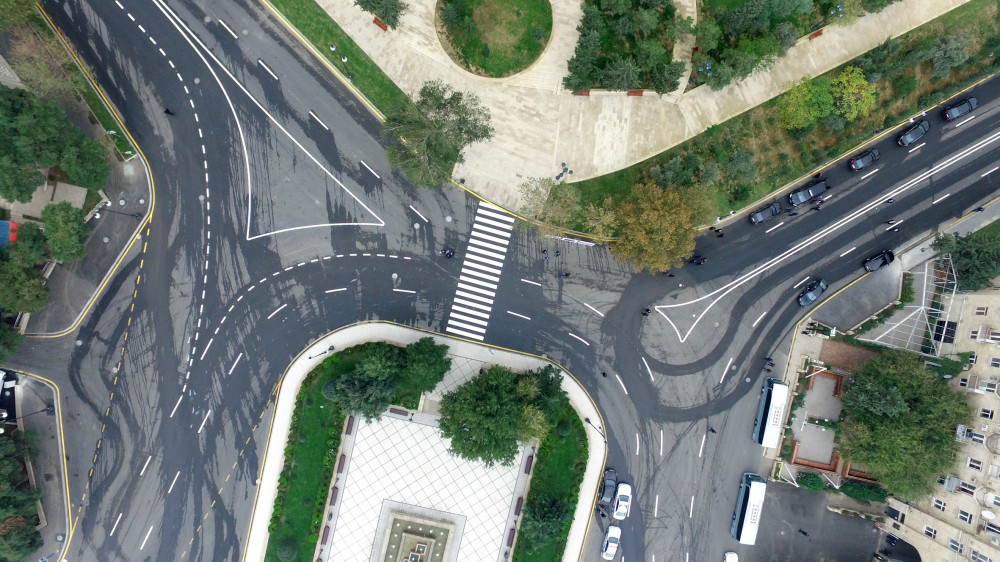 Президент Ильхам Алиев принял участие в открытии ряда новых дорог и парков в Баку